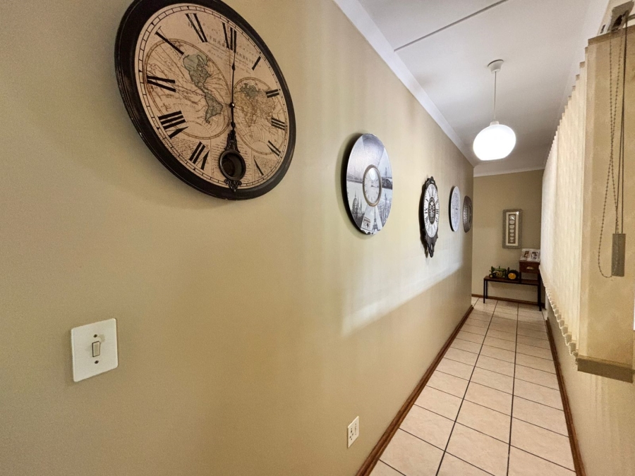 6 Bedroom Property for Sale in Flamwood North West